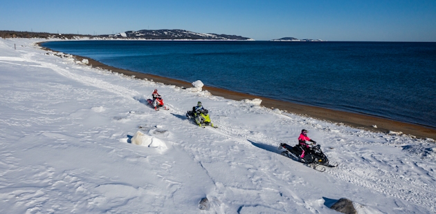 Snowmobilers in Sept-Îles in Côte-Nord 